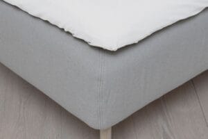 Splitlagen 210×210 cm – H-split – Hvidt kuvertlagen til elevationsseng – Bomuldslagen fra Høie of Scandinavia